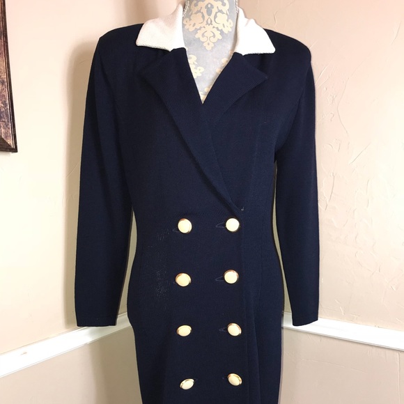 St. John Dresses & Skirts - 6 Vintage Button down collar dress